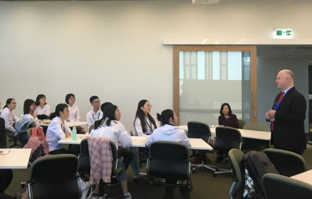 昆士兰科技大学课程辅导如何选择好的机构？