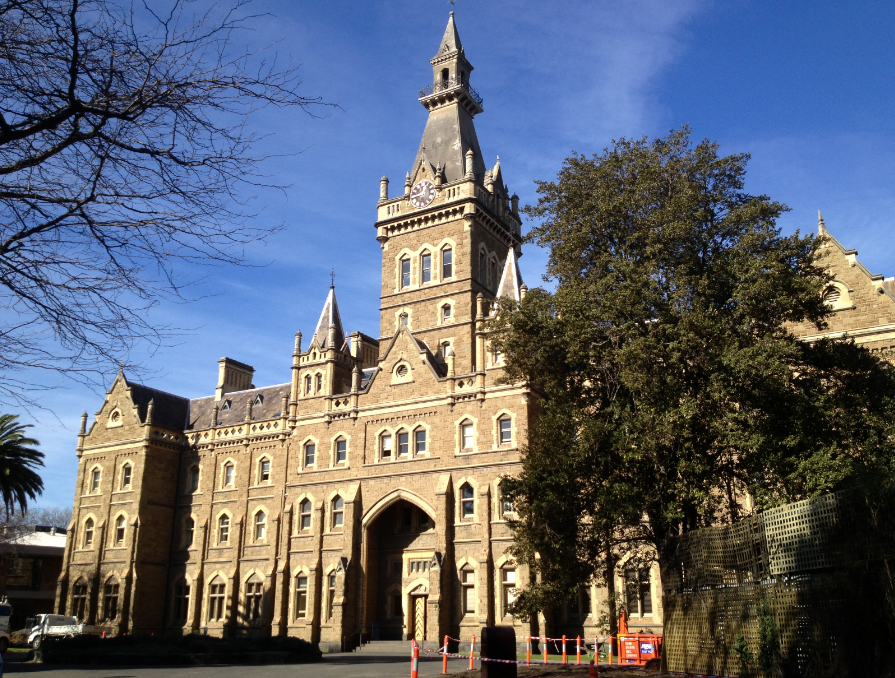 墨尔本大学文学院翻译硕士专业有哪些课程?怎么选课?