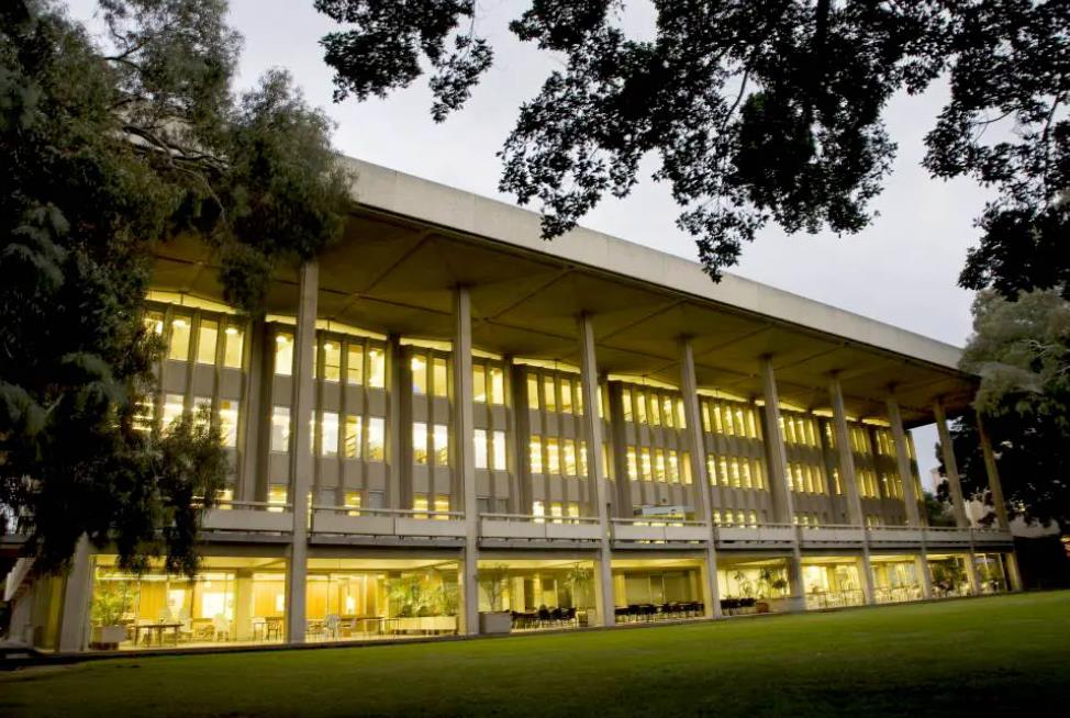 西澳大学研究生容易毕业吗?挂科率是多少?