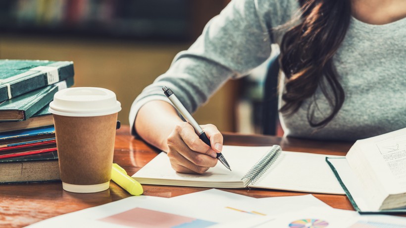 皇后大学学术不端听证会流程是怎样的？留学生如何应对？