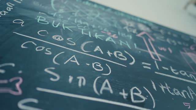 加拿大BC省11年级数学基础课程内容纲要
