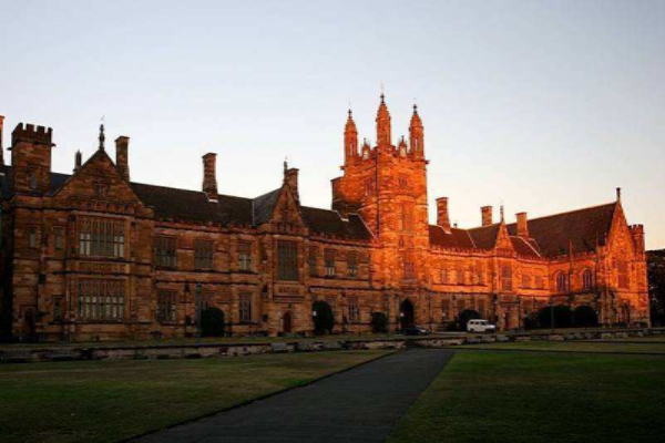 加拿大大学有哪些研究生课程Economics辅导