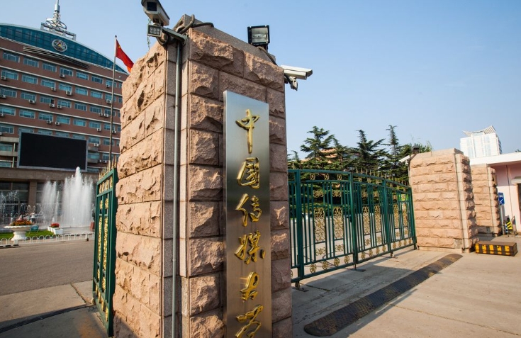 大三传媒成绩差怎么办？(中国传媒大学大三学生)