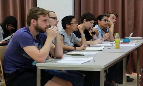 国外大学课程难不难？学几门课