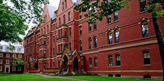 Harvard University课业课程对留学生很难吗？有必要找辅导老师吗？