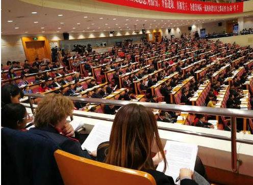 中外留学生看两会：他乡亦故乡 愿为中外交流牵线搭桥