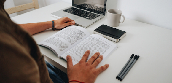 英文Essay Introduction部分应该写什么？