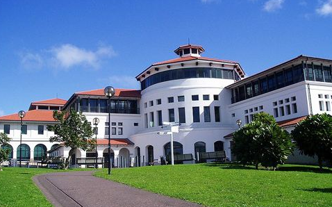 新西兰中小学教学体制是？