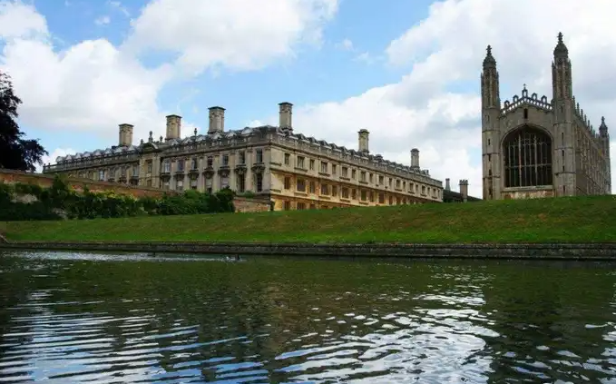 2024年萨塞克斯大学入学要求！