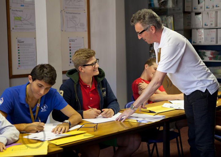 英国大一作业辅导机构那里好？