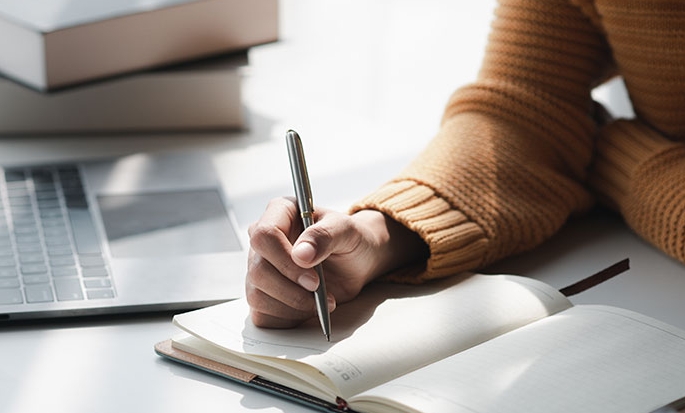 英国皇家霍洛威大学商务管理专业挂科率高吗？