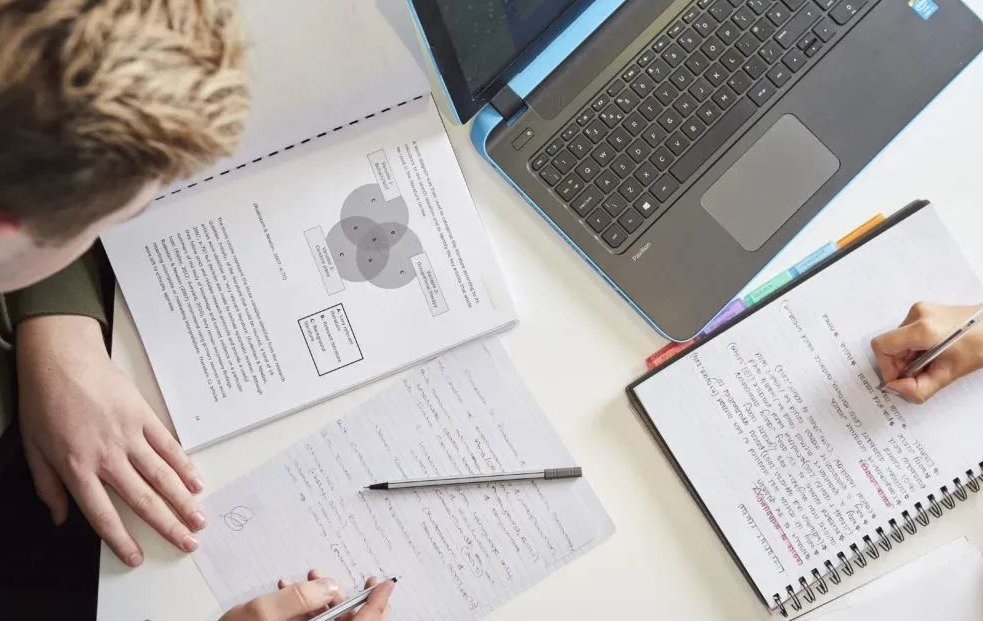 英国论文辅导一对一怎么选择？