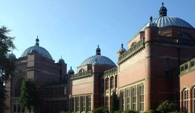 英国教育学专业课辅导机构那里好？