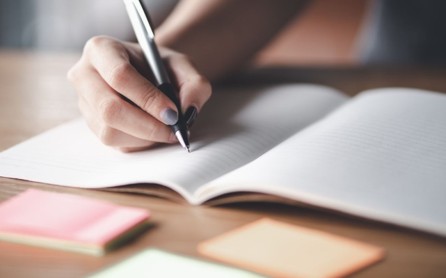 伦敦大学国王学院论文写作内容与要求解析