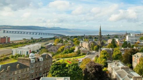 邓迪大学课程学什么？(邓迪大学留学条件)