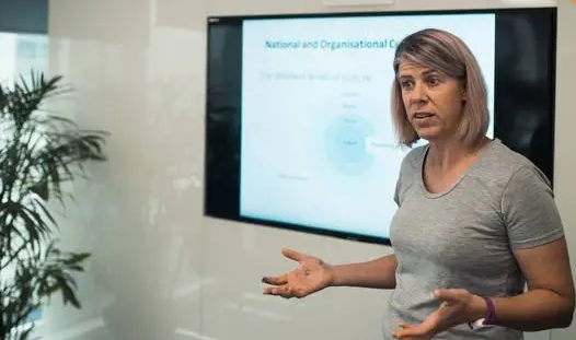 英国兰卡斯特大学辅导国内那家机构靠谱？