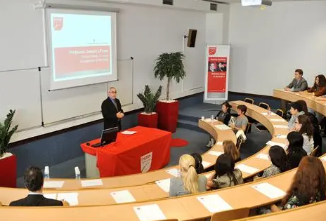 埃克塞特大学金融管理辅导如何选择好的机构？