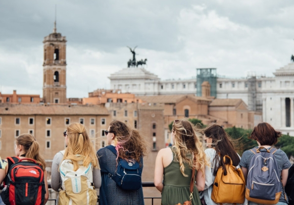 去年赴境外留学和旅行支出已恢复至疫前近八成