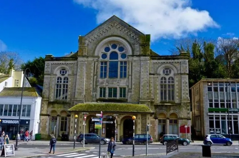 法尔茅斯大学学院入学笔面试的提前准备和表现技巧