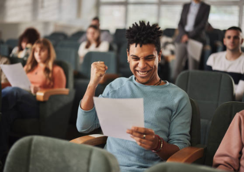 留学课程辅导：萨里大学生物化学本科专萨里大学业的into预科课程学什么?