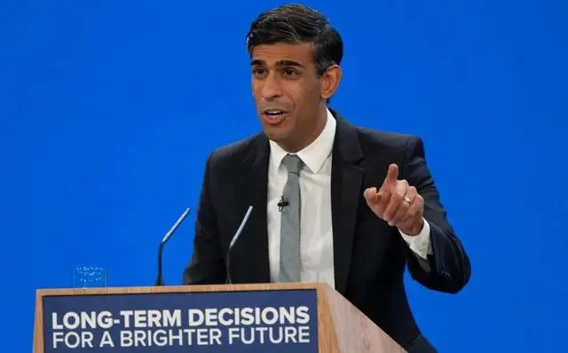 英国首相公布一项大胆议程：取消A-level,分阶段禁烟，削减HS2开支！