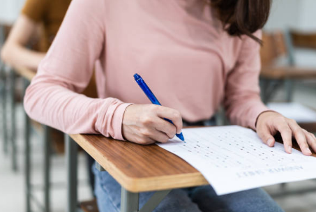 领思考试内容解析：留学生和职场人考的不一样?