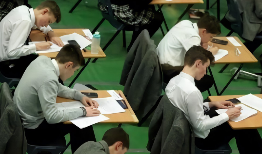 英国研究生挂科补考多久出分?