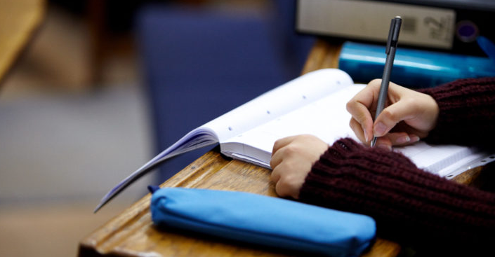 利兹大学如何申请补考?详细步骤必看!