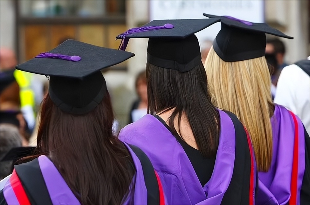 英国高端大学录取留学生比例上升，本土普通学生面临竞争压力