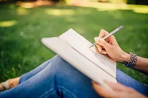 留学生写作辅导老师：留学生如何提高写作成绩?