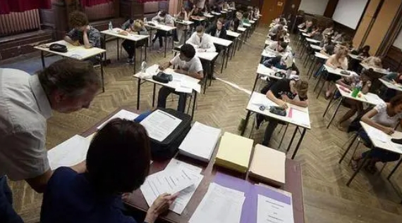 美国数学考试学什么？(美国大学数学考试)