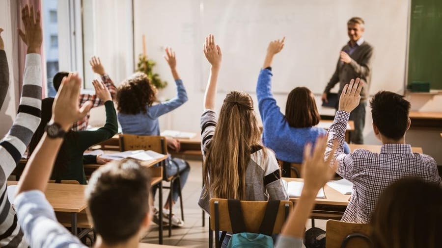 美高中推手机禁令 学生罢课抗议
