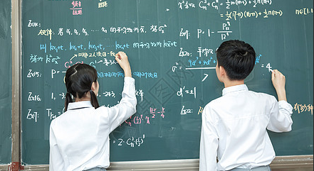 美国高中数学学什么?难度和国内相比如何?