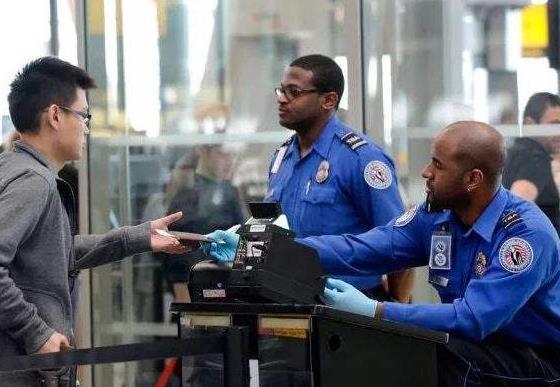 美航班飞机为过圣诞偷偷返航 害苦中国留学生！