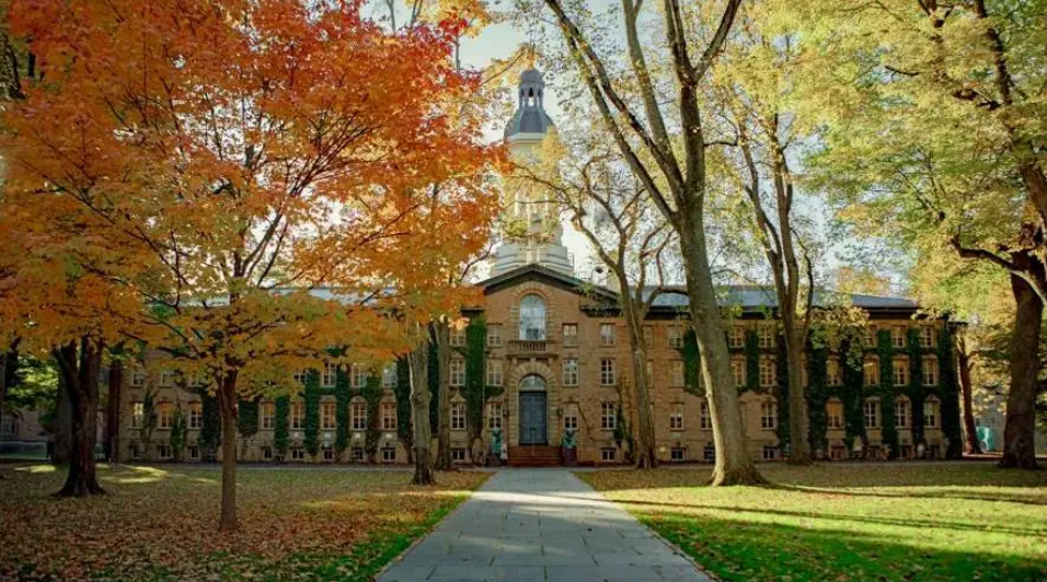 美国普林斯顿大学本科应用和计算数学开设了哪些课程?