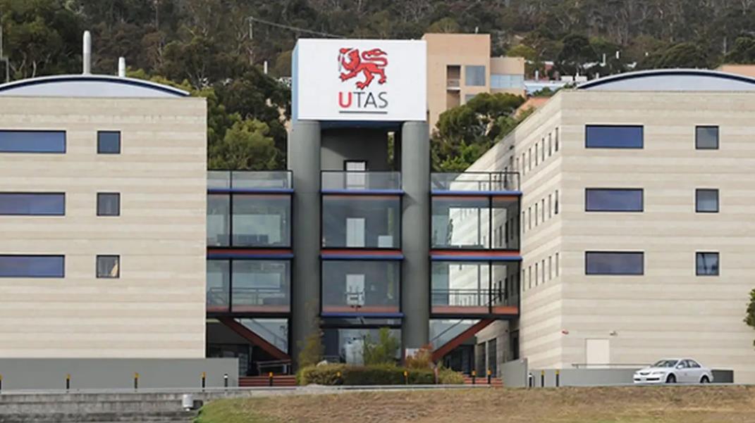 美国塔斯马尼亚大学管理专业课件辅导国内那家机构靠谱？